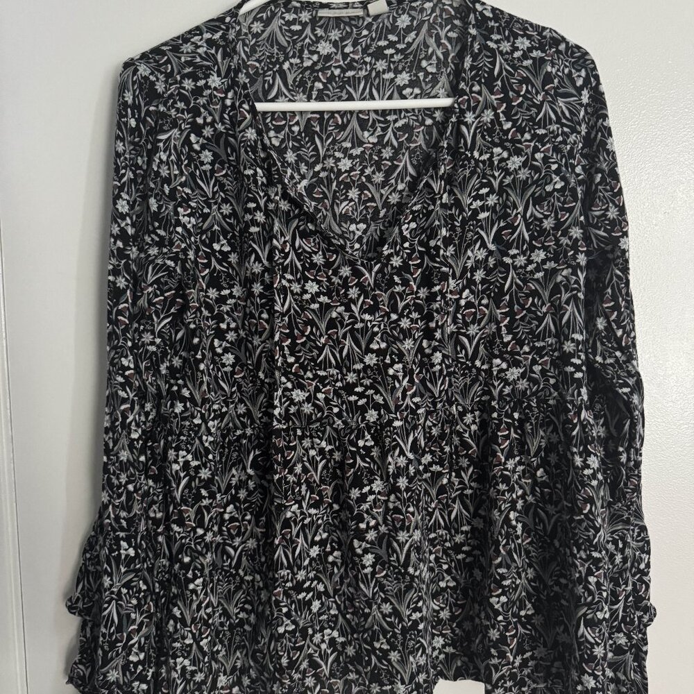 Patterned Size Small Top – Casual & Chic